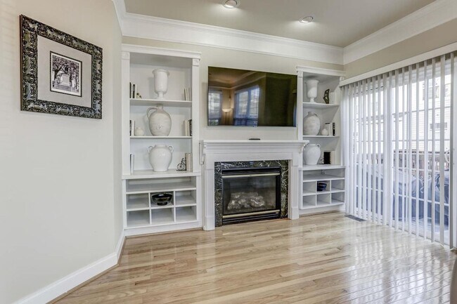 Building Photo - BEAUTIFUL 4 LEVEL TOWNHOME IN GERMANTOWN. 4 BEDROOM, 4.5 BATHS