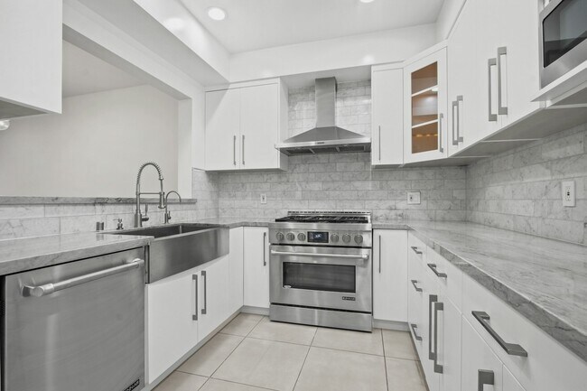 Building Photo - 1133 24th St