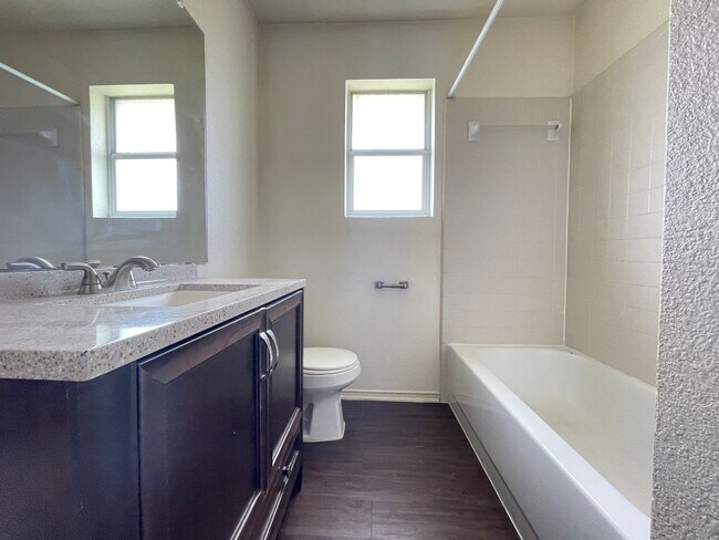 Building Photo - 1706 Tanner Cir