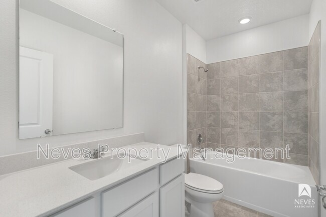 Building Photo - 4980 Worchester Dr