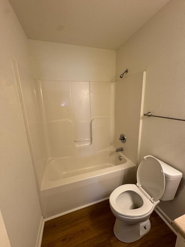 Building Photo - 172 Cloverbrook Dr