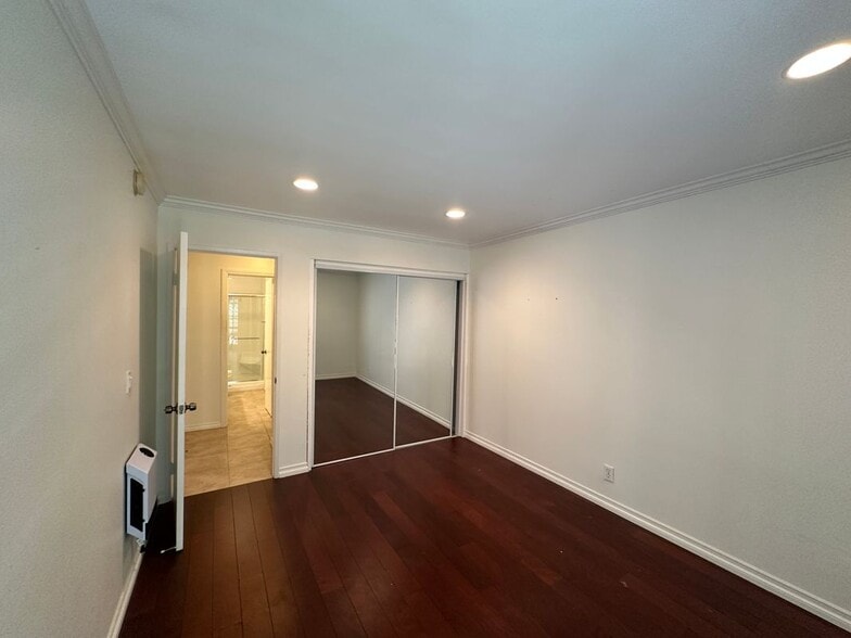 Building Photo - 7777 W 91st St