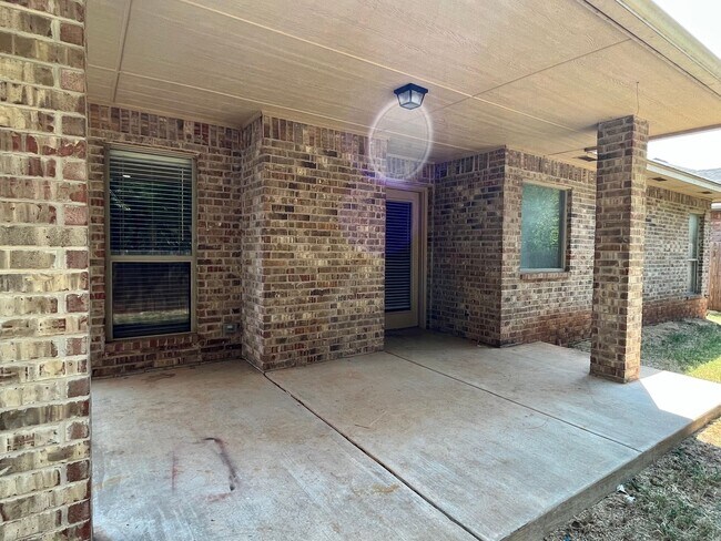 Building Photo - 6737 NW 125th Ct