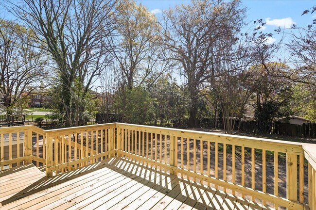 Building Photo - There is a Wow Factor in this Fully Renova...