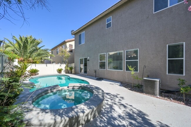 Building Photo - NW!!! 4 bedrooms!!! Pool and Spa!!! All ti...