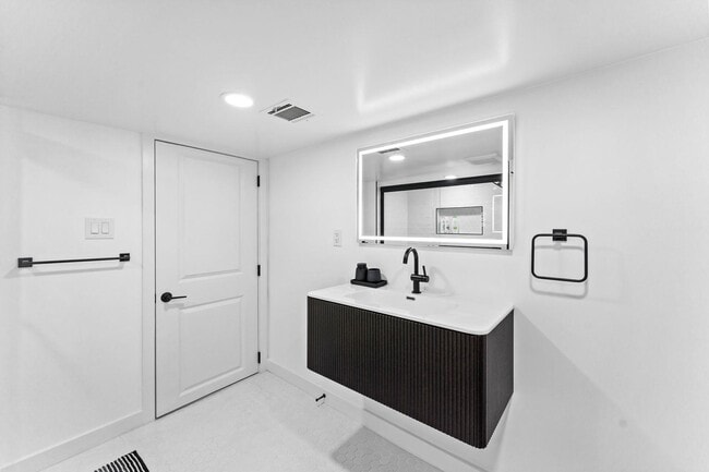 Building Photo - 76 Condict St