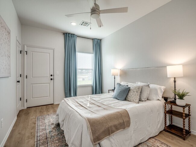 Building Photo - Glenhaven Townhomes