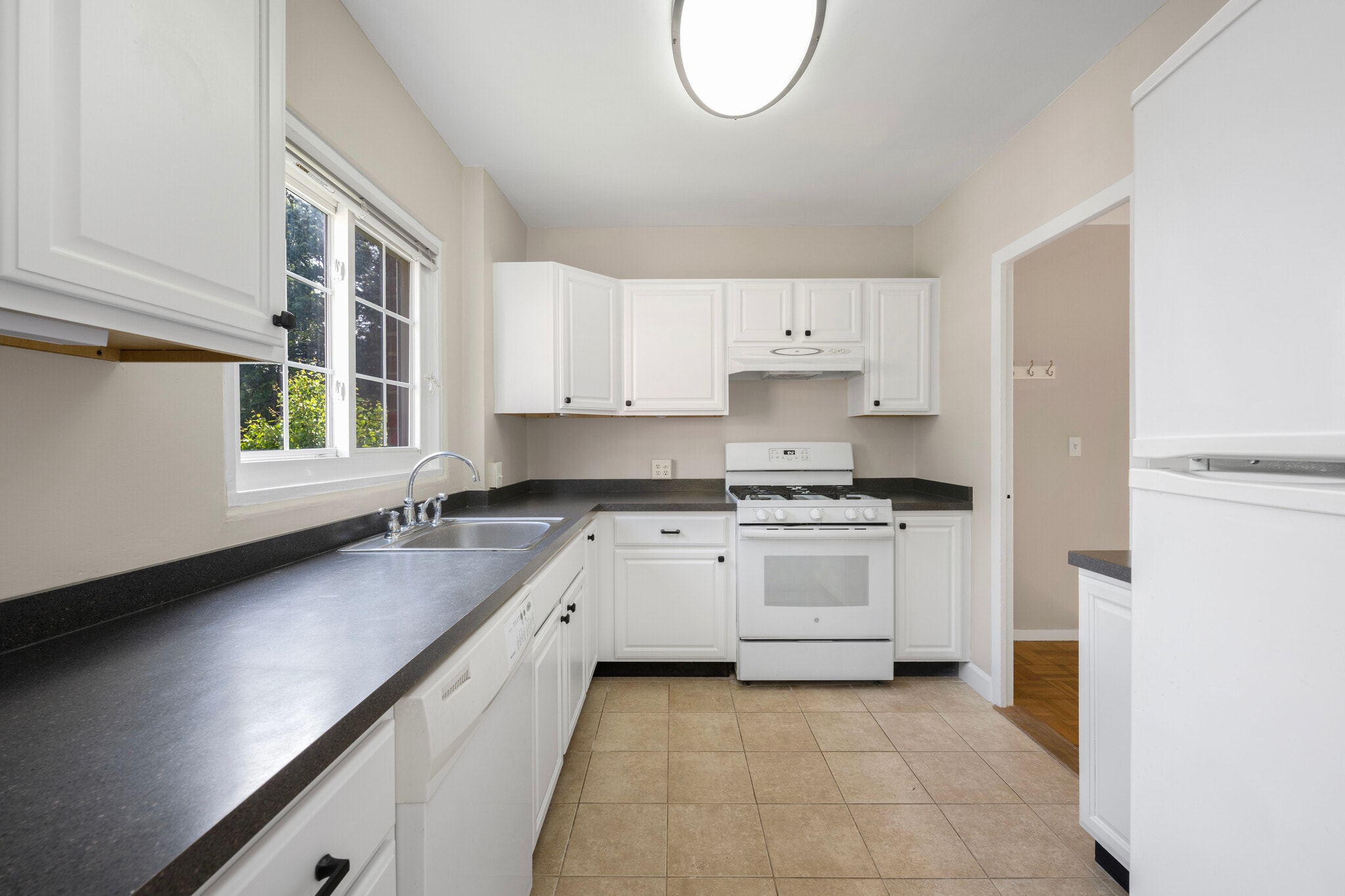 Building Photo - 3624 Valley Dr