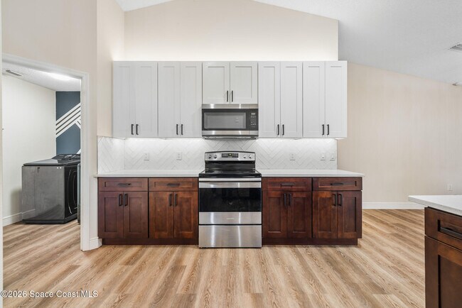 Building Photo - 1126 Ruby St SE