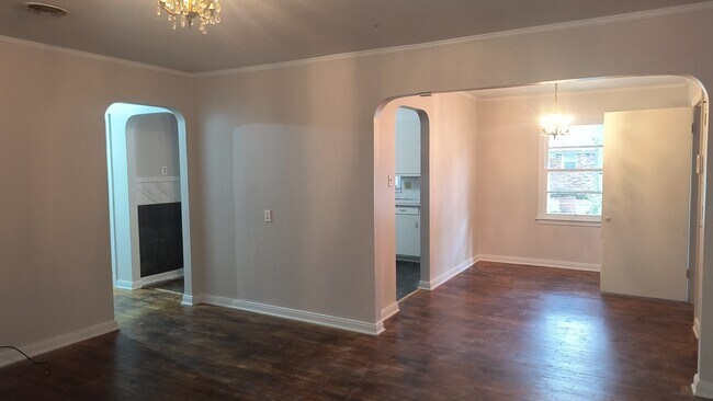 Building Photo - 403 W 35th Ave