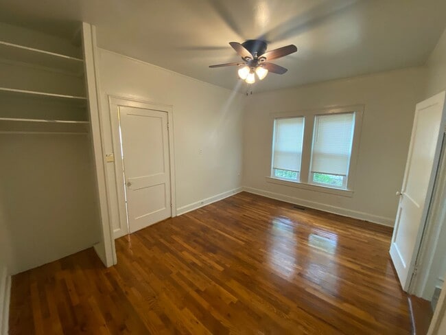 Building Photo - Charming 1 Bedroom Duplex in Trinity Park - Fenced Backyard!