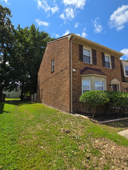 Building Photo - 5529 Old Guard Crescent