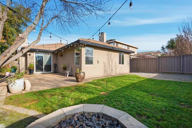 Building Photo - 601 Tamarindo Way