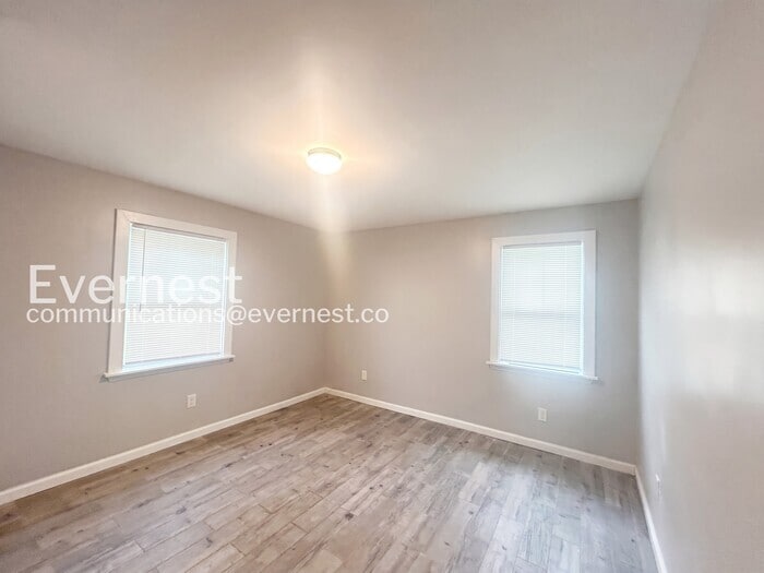 Building Photo - 1408 Lyle Ave