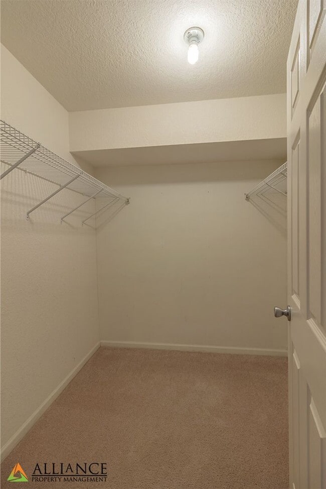 Building Photo - Town Home in West Manhattan!