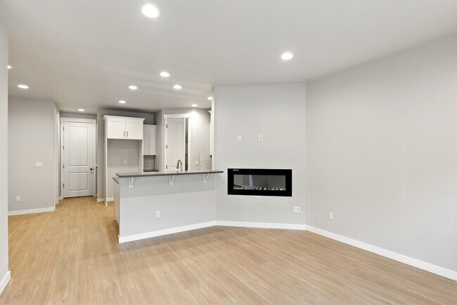 Building Photo - Brand New Townhome in Pleasant Valley Vill...
