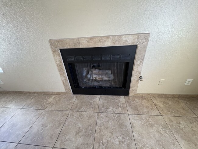 Building Photo - Eastside 4-bedroom 2.5-bathroom home with community pool