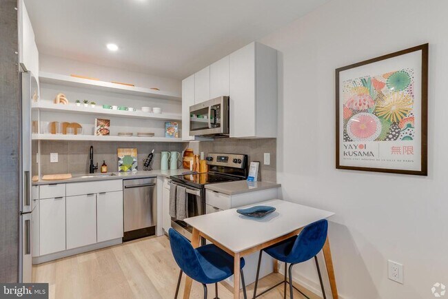 Building Photo - 2009 N Howard St