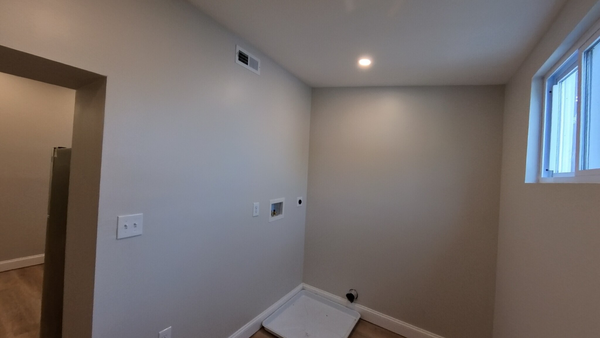 Laundry room and rear entrance - 4646 York Rd