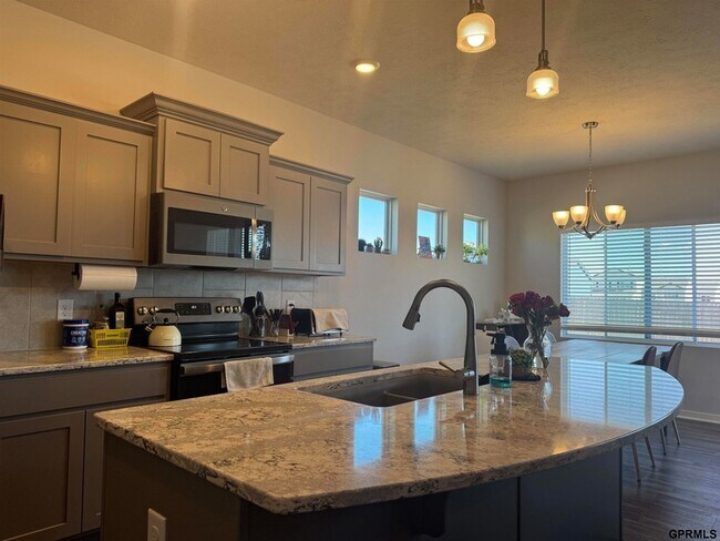 Building Photo - 14907 S 19th St