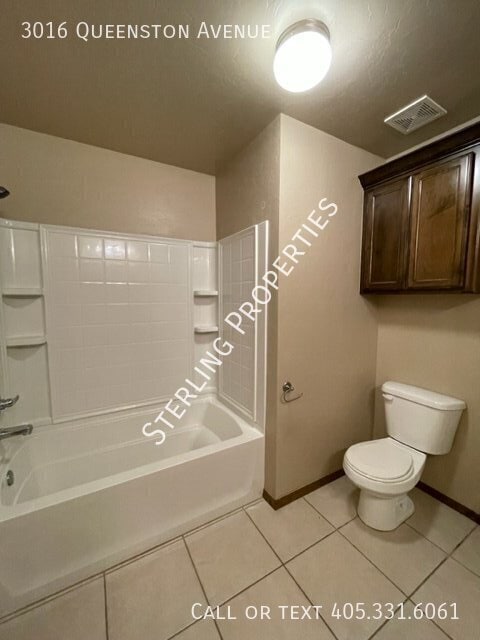 Building Photo - 3016 Queenston Ave