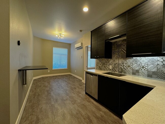 Living - 414 Kirman Ave.