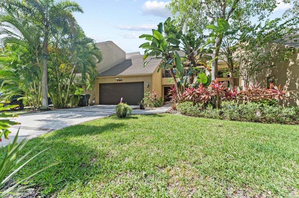 Building Photo - 790 Saint Albans Dr