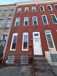 Building Photo - Beautifully Renovated!  Large, Spacious Rooms! W/D Hook-Up! Available Now!