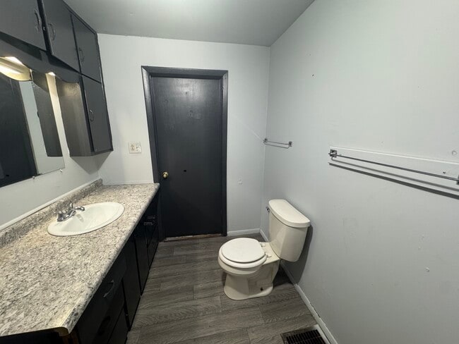 Building Photo - 102 Kentucky-