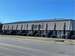 Building Photo - 1624 University Dr