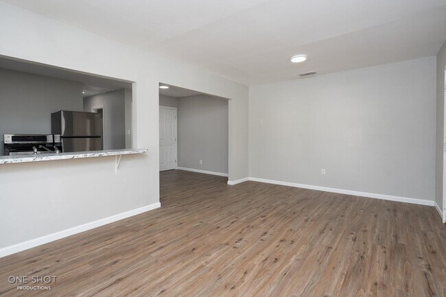 Building Photo - 2744 Russell Ave