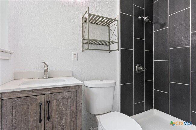 Building Photo - 1304 Metropolitan Dr