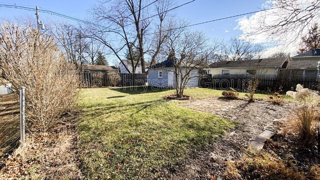 Building Photo - 1106 Adams St