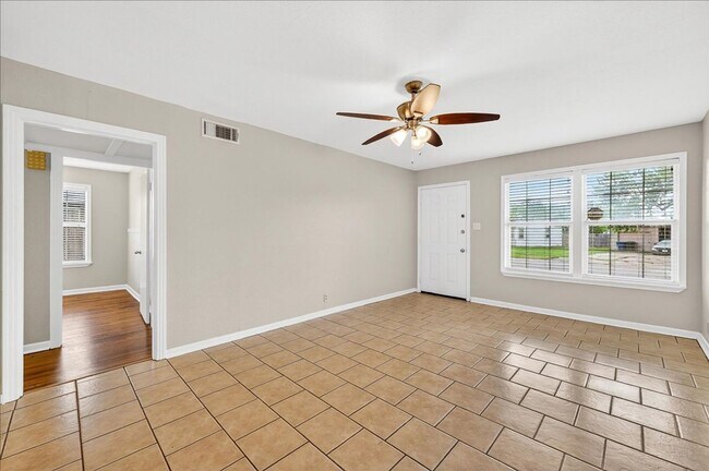 Building Photo - 929 Ashland Dr