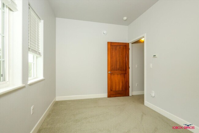 Building Photo - 2 BD, 2 BA Single-Family with Airstrip acc...