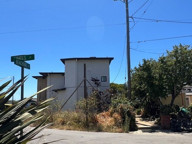 Building Photo - Spacious and Bright 3BR 2BA Seacliff Home - Close to the Beach!