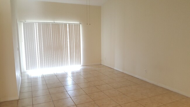 Building Photo - Affordable 3 bedroom 2 bath 1 car garage d...
