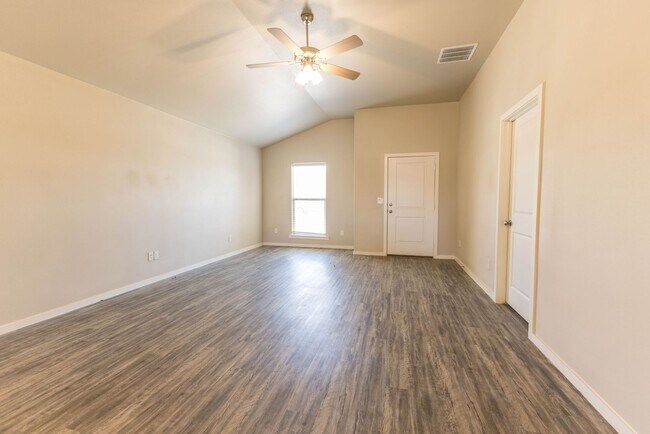 Building Photo - 3/2/2 in Frenship School District!