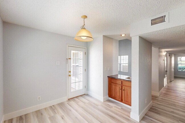 Building Photo - 846 Creekside Dr