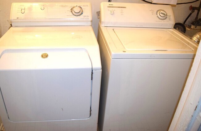 Building Photo - 4215 N Sheridan Rd