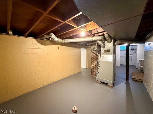 Building Photo - 575 Noble Ave