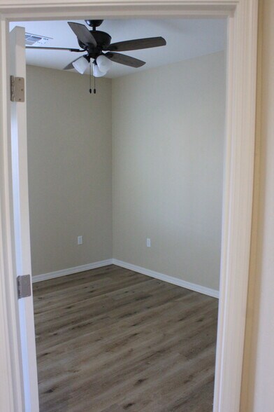 Building Photo - 9847 S Prescott Dr