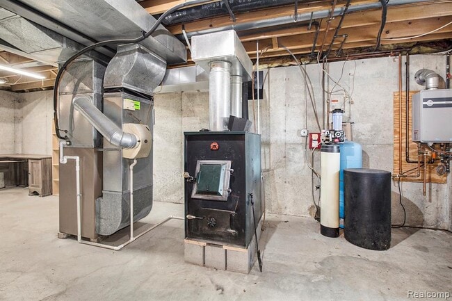 Building Photo - 10288 Buckhorn Lake Rd