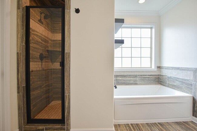 Building Photo - Pet Friendly Four Bedroom!