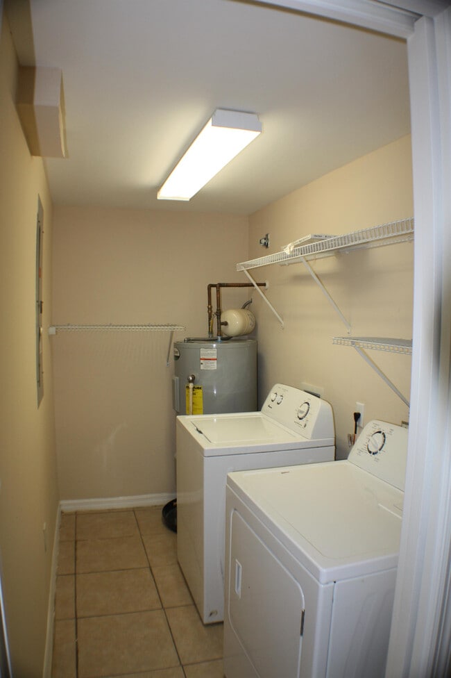 Building Photo - 7435 Albany Rd