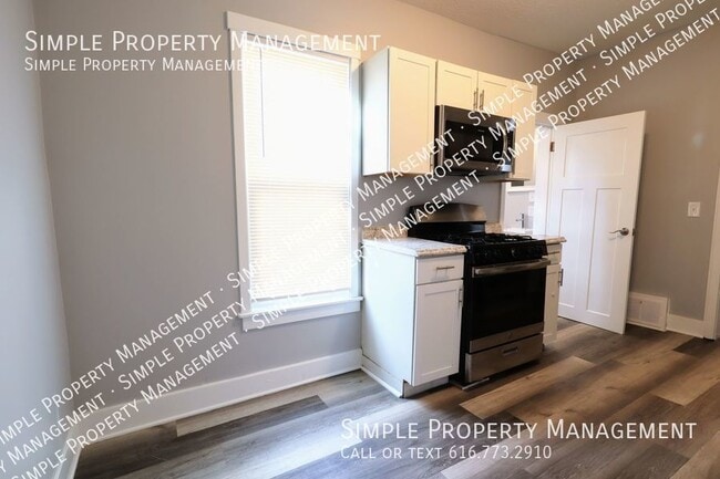 Building Photo - 920 Fourth St. NW --1