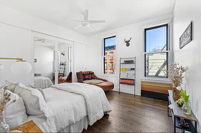 Building Photo - Welcome to this spacious, bright one-bedro...