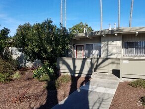 Building Photo - M/I Bonus! Nice Townhouse in Gated Complex...