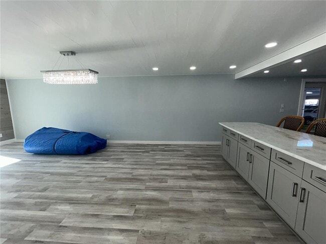 Building Photo - 7625 Sun Island Dr S