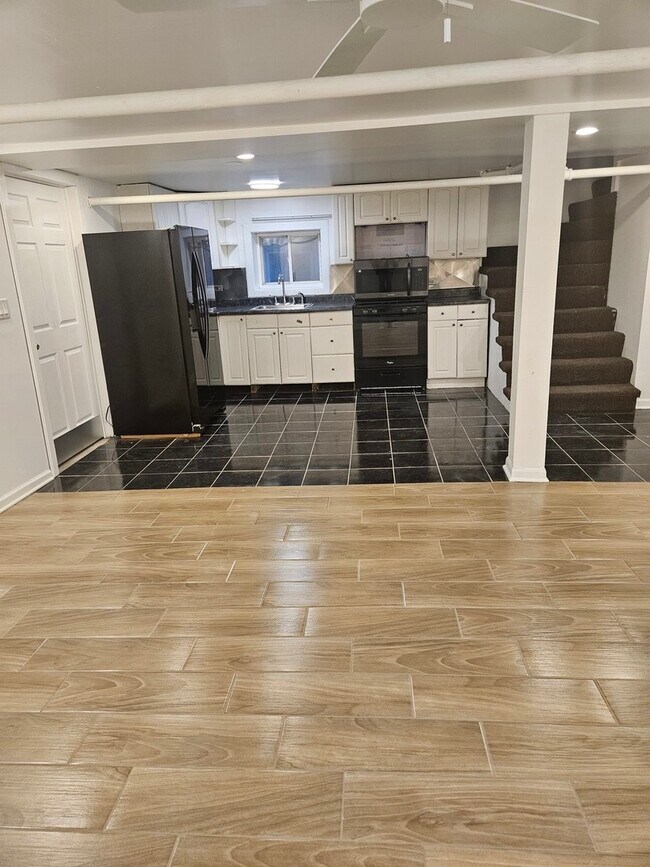 Building Photo - 4839 N Lawndale Ave